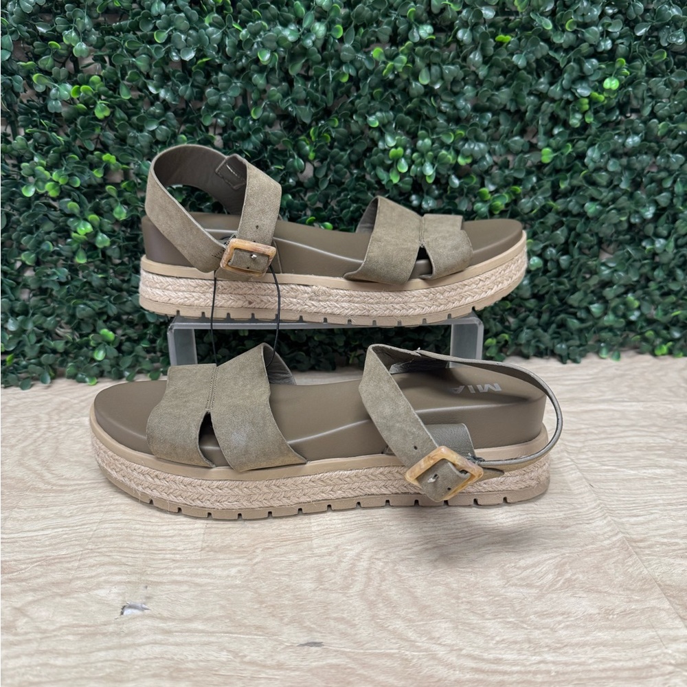 Mia Lydia Wedge - W9.5